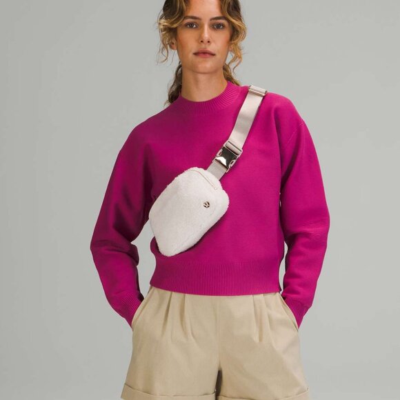 Lululemon Fleece Belt Bag, Ivory Color - Picture 5 of 5